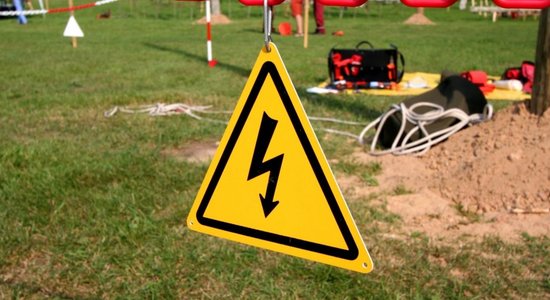 AS 'Sadales tīkls' aicina ziņot par aizdomīgām un nelikumīgām darbībām elektrotīkla tuvumā