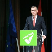 'Vienotību' varētu pārdēvēt arī par 'Porziņģa mazajiem palīgiem', ironizē Latkovskis