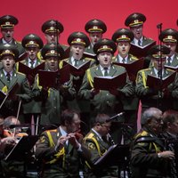 "Поющий батальон" на марше. Как ансамбль Александрова принимают в странах Балтии, Европе и США