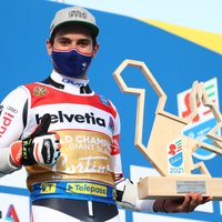 Pinturo kļūda ļauj Fēvram triumfēt PČ milzu slalomā; Zvejnieks nefinišē