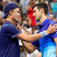 'US Open': Džokovičs četru setu cīņā pieveic 18 gadus veco Rūni