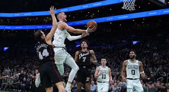 Porziņģim sezonas rezultatīvākā spēle; 'Celtics' sagādā 'Pistons' komandai NBA antirekordu