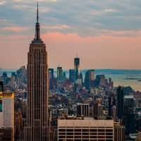 Небоскреб Empire State Building в Нью-Йорке 18 ноября может окраситься в цвета латвийского флага