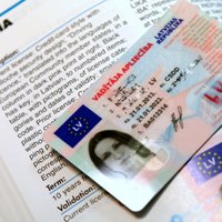 В Латвии будут выдавать водительские права международного образца