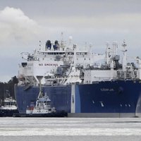Alternatīva agresora enerģijai: Somijā ieradies peldošais LNG terminālis 'Exemplar'