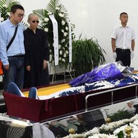 Ķīnas disidents un Nobela prēmijas laureāts Liu Sjaobo kremēts privātā ceremonijā