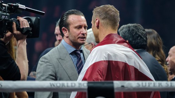 Bokss, Mairis Briedis un Oleksandrs Usiks - 128