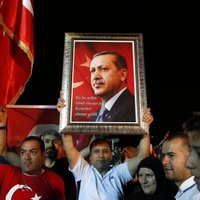 Turcijas prezidenta vēlēšanās visvairāk balsu Erdoganam, liecina provizoriskie rezultāti