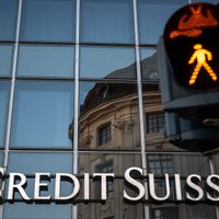 Desmitiem tūkstoši zaudēs darbu. UBS pēc 'Credit Suisse' glābšanas plāno vērienīgas atlaišanas