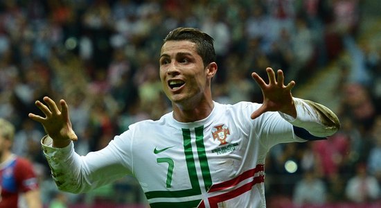 Ronaldu vārti ieved Portugāli EURO 2012 pusfinālā