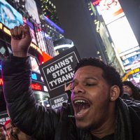 В Нью-Йорке во время протестов против произвола полиции задержано 200 человек