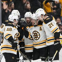 Kurš metīs izaicinājumu varenajiem? Bostonas 'Bruins' medī elitārus NHL rekordus