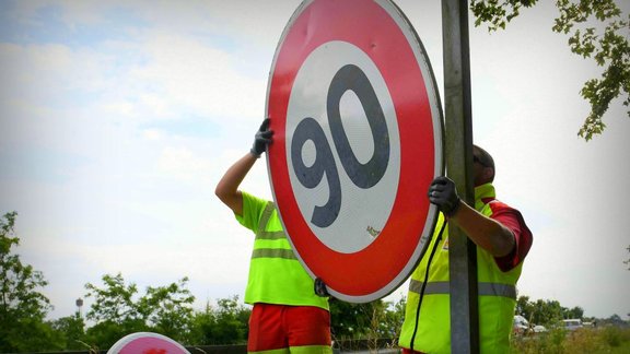 90 kilometri stundā, ceļazīme, km/h, ātruma ierobežojums, ātrums, avārija