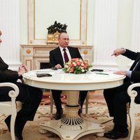 Putins, Merkele un Olands G20 samita laikā runās par Ukrainu, paziņo Kremlis