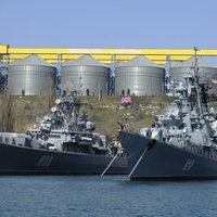 Krievija Melnās jūras reģionā veic karaflotes un zenītraķešu vienību manevrus