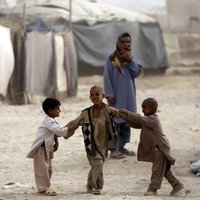 Pakistānas premjers sola piešķirt pilsonību daudziem afgāņiem un bengāļiem