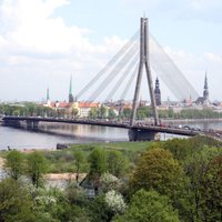 Satiksme Rīgā vietām lēna; situācija normalizējusies