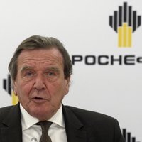 Navaļnijs nosauc Vācijas ekskancleru Šrēderu par Putina 'izsūtāmo zēnu'