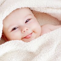 Neonatoloģes padomi par jaundzimušā aprūpi – no došanās mājās līdz pirmajām vannošanas reizēm