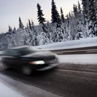 Trešdienas rītā visā Latvijā autoceļi sniegoti un apledo
