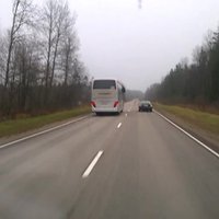 Video: Satiksmes autobusa šoferis ved malku?