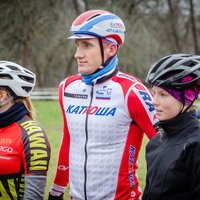 Foto: Pizika kauss noslēdzas ar Latvijas labāko riteņbraucēju un bērnu kopīgo stafeti
