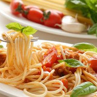 Video padoms: Kā visērtāk ielikt katlā un izvārīt garos spageti?