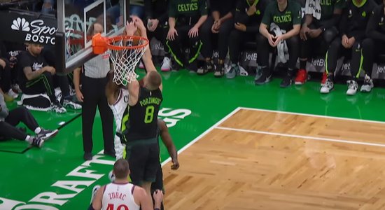 Video: Porziņģis ar divām rokām bloķē metienu un iekļūst NBA dienas TOP 10