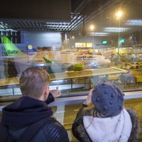 'airBaltic' jauno lidmašīnu ķibeles: pasažiere pazaudē medusmēnesi un 3000 eiro