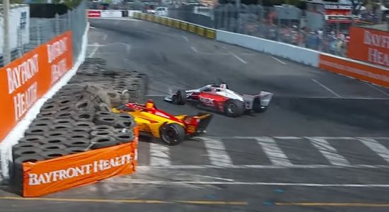 Video: Sīva cīņa par uzvaru 'IndyCar' posmā noslēdzas ar Grožāna un Makloglina avāriju