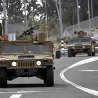 Izraēlas armijas transportlīdzeklim pie Libānas robežas trāpījusi 'Hezbollah' raķete