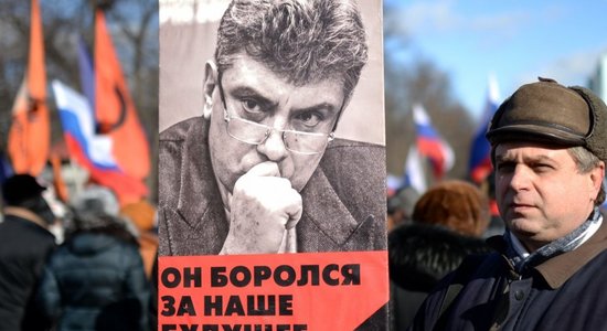 Убийство Немцова: в год до смерти за ним следили те же сотрудники ФСБ, что за Навальным