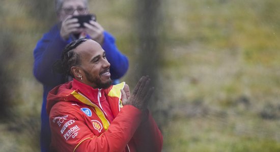 Hamiltons ar "Ferrari" formulu avarē testu otrajā dienā