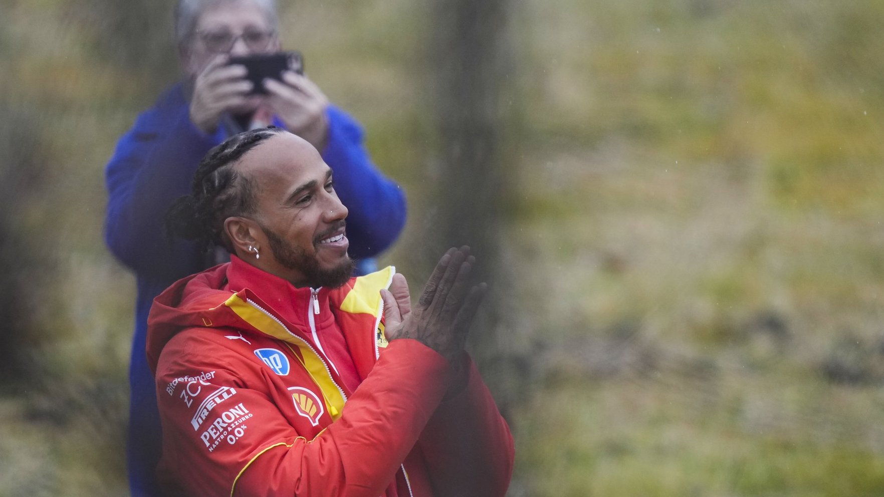 Hamiltons ar "Ferrari" formulu avarē testu otrajā dienā