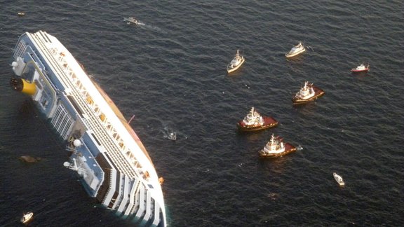 YE Italy Cruise Aground.JPEG-083fc