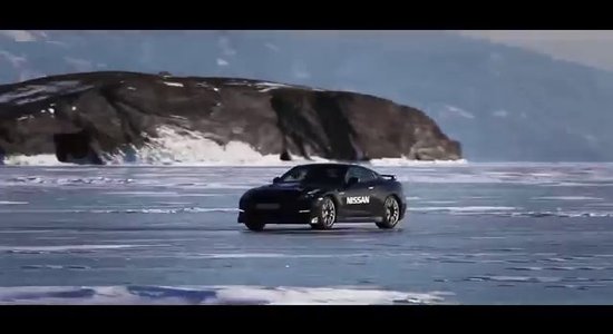 Video: 'Nissan GT-R' uz aizsalušā Baikāla sasniedz 295 km/h