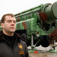 'Naudas nav, bet jūs turieties': ko atcerēsies par Medvedevu?