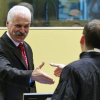 Двое лидеров боснийских сербов осуждены в Гааге