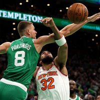 Porziņģis palīdz "Celtics" izcīnīt uzvaru pār tiešo konkurenti "Knicks"