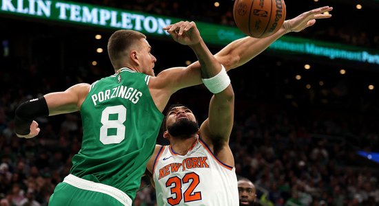 Porziņģis palīdz "Celtics" izcīnīt uzvaru pār tiešo konkurenti "Knicks"