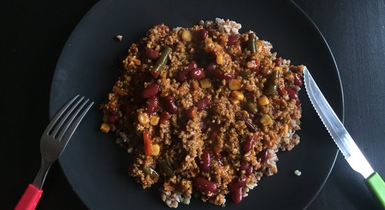 Students virtuvē: Fiksā 'chili con carne' māsīca