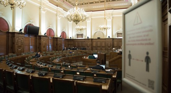 Saeima otrdien turpinās debates par vidēja termiņa budžeta ietvaru 2021., 2022. un 2023. gadam. Teksta tiešraides arhīvs