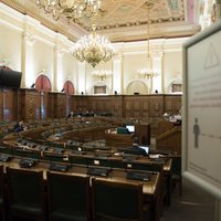 Saeima otrdien turpinās debates par vidēja termiņa budžeta ietvaru 2021., 2022. un 2023. gadam. Teksta tiešraides arhīvs