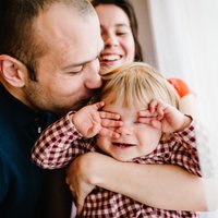 Ne tikai vecāki bērniem, bet arī sieva un vīrs: kas vieno laimīgas ģimenes