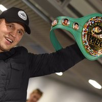 Video: WBC čempionu Briedi sagaida Rīgā