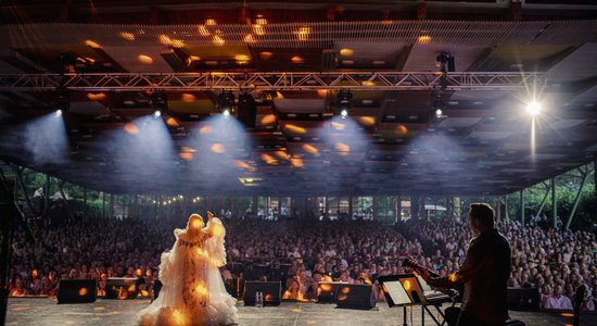 Foto: Olga Rajecka pārpildītā Dzintaru koncertzālē aizvadījusi košu jubilejas koncertu
