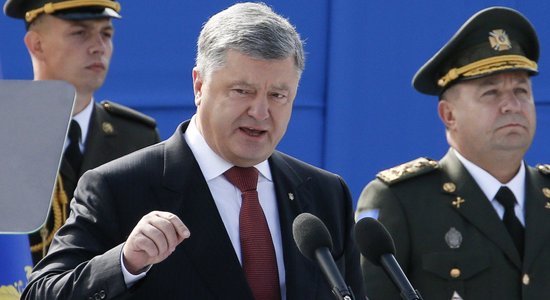 Порошенко призвал украинцев бороться против "вызовов русского мира"