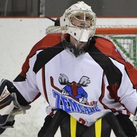 Vārtsargs Cimermanis nosaukts par mēneša labāko OHL hokejistu