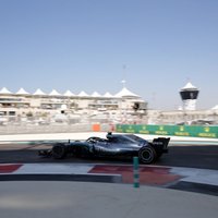 Verstapens un Botass ātrākie F-1 sezonas noslēdzošā posma treniņos