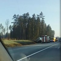 Uz Bauskas šosejas avarējis pasažieru autobuss; astoņi cietušie